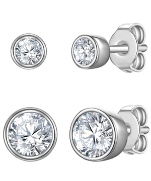 Mini or medium plugs - but definitely with a touch of glitter? This ear stud set from the Rafaela Donata label combines everything. Faceted zirconia crystals in two sizes in a simple bezel setting are among the classics in the jewelry box. Made from highly polished 925 sterling silver, the cool, shimmering silver stylishly frames the crystal sparkle - perfect for all silver jewelry fans. Rhodium plating reliably protects the radiant silver shine from tarnishing. Whether with jeans, in the office or for a festive look: the two pairs of ear studs have what it takes to be an everyday piece.