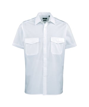 65% Polyester, 35% Katoen. Ontwerp: Eenvoudig. Zakken: 2 borstzakken, klepsluiting. Bevestiging: Knop. Mouwtype: Rolmouwtje, korte mouw. Halslijn: Verstevigde kraag. Epauletten. Voldoet aan de veiligheidsnorm: WRAP Gecertificeerd. 105gsm. Duurzaamheid: OEKOTEX.