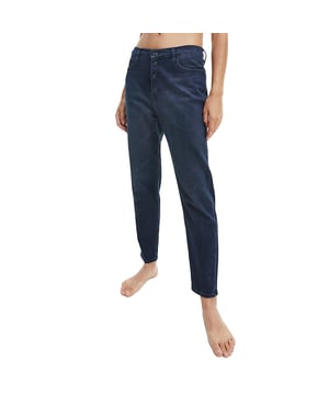 Jeans Calvin Klein Jeans Mom Femme. Authentische Bekleidung der Marke Calvin Klein - Streetwear/Sportswear-Design von Calvin Klein - Calvin Klein für Frauen, ideal für den Alltag - Jeans Calvin Klein in Jeansfarbe passen perfekt zu Ihrem Kleiderschrank - bequemer Jeansstoff - klassisch - Mom-Jeans -