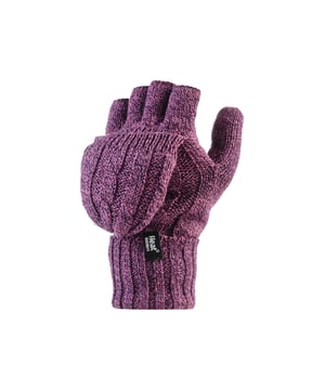 He aquí la última incorporación a la gama Heat Holders: unos guantes sin dedos con manopla convertible Heat Holders 2.3 Tog Heatweaver Yarn Fingerless Gloves. Estos guantes tipo manopla te ofrecen lo mejor de ambos mundos, con dedos abiertos para cuando necesites un tacto delicado, como al hurgar en el bolso o enviar mensajes de texto, y cálidas manoplas para ponerte encima en un instante. Estos bonitos guantes de punto por cable tienen hilo Heat Holders para un magnífico aislamiento y absorción de la humedad, junto con aislamiento Heatweaver, un forro de felpa sedosa que maximiza eficazmente la cantidad de aire caliente que se mantiene contra tu piel. El puño Heat Holders es extensible, desplegándose para crear largas mangas protectoras que abrazan la muñeca para un calor y aislamiento extra.