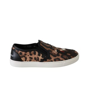 Preciosos mocasines de Dolce & Gabbana con estampado de leopardo marron.
  A estrenar con etiquetas y 100% autentico.
  Zapatos planos sin cordones.
  Diseno con estampado de leopardo marron.
  Hecho de 61% cuero 10% caucho natural y 29% material PL.
  Suel.