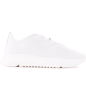 Omarm sportieve stijl en comfort met een geweten door de geheel witte Rumex damessneakers van V.GAN te dragen tijdens je volgende run in het park of tijdens een wandeling door de stad. De sneaker in hardloopstijl is gemaakt van hoogwaardige veganistische materialen. inclusief een waterdicht gebreid bovenwerk en een witte. gegoten buitenzool voor een lichtgewicht gevoel. Dit is ethische en vooruitstrevende mode op zijn best.