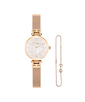 The Princess Charlotte watch from Victoria Hyde London is the epitome of feminine chic. Inspired by the metropolis of London, this watch brings a piece of London street style to your home. At the same time, the minimalist watch classic has been reinterpreted in this model and the center of the dial is decorated with mother-of-pearl in the form of a circle. The mother-of-pearl dial with rose gold idizies and sunray finish and rose gold idizies reflects the light, making the watch a real eye-catcher.
Movement：Miyota 2035
Case material: brass
Glass: mineral glass
Case diameter: 28mm
Case thickness：7.5mm
Watch strap width : 10 mm