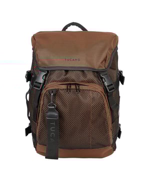 Unisex-Rucksack mit Schnallenverschluss. eine offene Innentasche. eine Vorderseite mit Außentaschen mit Reißverschluss. fehlender Schultergurt.  Griff aus recyceltem Polyethylenterephthalat. ein Innenfach.  externes Material.  Innenraum aus recyceltem Polyethylenterephthalat. Maße: 27,5x36,5x18 cm. Modeprodukt