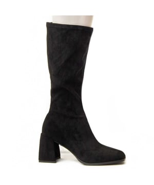 Bota de tacón para mujer. Calce cómodo. Fabricado con materiales veganos. Fabricado por otras marcas para nuestra marca. Medidas aproximadas: 10 cm de tacón, 35 cm alto de caña y 12 cm ancho de caña.