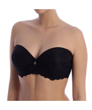 Strapless bh voor bruiden, ontworpen met beugel en gewatteerde push-up cups. Perfect om de buste te accentueren en trouw- en feestjurken te complementeren, met een combinatie van comfort en verfijning.

 Details:

 - Strapless ontwerp.
 - Cups met push-up vulling en beugel.
 - Geborduurde tule en verfijnde details.
 - Inclusief set bandjes van textiel.
 - Verstelbare achtersluiting.

 Deze strapless bruidsbeha combineert functie en stijl met een strapless ontwerp, perfect om de schoonheid van elke bruidsjurk of feestjurk te benadrukken. De geborduurde details en comfortabele constructie maken het een must-have keuze voor de meest speciale dag.
 Samenstelling: 82% Polyester, 15% Polyamide, 3% Elastaan
 Onderhoud:
Machinewasbaar tot 30ºC.
 Geen bleekmiddel gebruiken.
 Niet in de droger drogen.