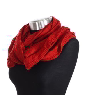 Infinity Neck Buff.
 Ideal complement to protect the neck and face.
 Dress with style and enjoy infinite comfort.
 Neck structure inside the Buff.
 Measures: 40x57cm
 Composition: 100% Merino Wool
 Care:
Hand wash maximum 30º.
 Do not use bleach.
 Does not allow ironing.
 It does not allow the use of a dryer.