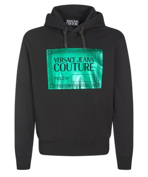 100% katoen; Versace Jeans Couture-sweater; Model: 73GAIG04 899; Hoogwaardige afwerking; Zacht katoen; capuchon met trekkoord; lange mouw; Versace Jeans Couture-logodetails