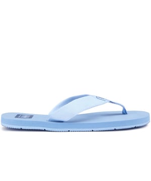 Get Going With A Summer-sun-and-beach Vibe In The Logo Flip-flop Sandals From Helly Hansen. They Are Crafted From 100% Recycled Polyester Webbing And A 30% Recycled Rubber Sole, Epitomising Sustainable Summer Style. Their Branded Footbed Adds A Dash Of Chic, While The Recycled Materials Provide Unprecedented Comfort. Every Stride Leaves A Lighter Footprint On Our Planet, Making Them The Perfect Blend Of Fashion And Eco-friendliness.