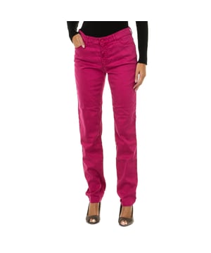 Lange broek.
 Roze kleur
 Riem met riemlussen.
 Rits- en knoopsluiting aan de voorkant.
 Twee zakken aan de voorkant en minizakje.
 Twee zakken op de achterkant met het metallic logo.
 Skinny pasvorm.
 Stretch stof.
 Bijpassende zichtbare naden.

 Samenstelling:
 78% Lyocell - 20% Katoen - 2% Elastaan.

 Wasvoorschriften:
 - Maximaal wassen op 30ºC.
 - Strijken op gemiddelde temperatuur, max. 110 ° C.
 - Je kunt een droger gebruiken.
 - Gebruik geen bleekmiddel.
 - Kan niet chemisch gereinigd worden.
 Samenstelling: 78% Lyocell, 20% Katoen, 2% Elastaan
 Onderhoud:
Maximaal wassen op 30ºC.
 - Strijken op gemiddelde temperatuur, max. 110ºC.
 - Je kunt een droger gebruiken.
 - Geen bleekmiddel gebruiken.
 - Kan niet chemisch gereinigd worden.