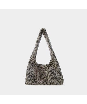 Mango: 50 cm. Se lleva al hombro - un asa. Material: malla de cristal. Forro: sintético. Cierre: solapa con cierre magnético. Distribución interior: sin bolsillo interior. Height: 16. Length: 29.
