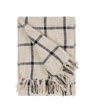 The Beni throw is made for those who love to combine modern classics with relaxed living. Featuring an adorned contrast check weave. This design is set on a soft slub cotton base and is finished with a double-sided tassel fringed trim. Available in a range of rustic tones, this throw will layer perfectly within any interior.