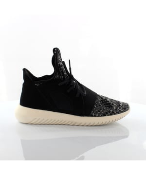 El femenino adidas tubular desafiante primeknit es una zapatilla ultra cómoda y elegante. Están hechos con una parte superior de primeknit flexible, correa elástica del mediopié, lengua de gran tamaño con pestaña de extracción, acentos de cuero y una suela exterior de tubo Eva.