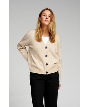 Strickjacken von TeeShoppen
Bei TeeShoppen können Sie eine schöne Strickjacke kaufen. Eine Strickjacke ist ideal für die kälteren Monate des Jahres. Da Sie Ihre Strickjacke oft über anderen Kleidungsstücken tragen werden, ist es ideal, eine Strickjacke zu wählen, die zum Rest Ihrer Garderobe passt. Das Tolle an Strickjacken ist, dass man sie zu jedem Outfit und zu jedem Anlass tragen kann.

Diese Strickjacke gibt es in der Farbe Khaki. Sie ist eine perfekte Ergänzung für Ihr Outfit und Ihre Garderobe.

 Welche Größe hat die Strickjacke?  
Die Strickwaren können in den Größen ausgewählt werden: XS, S, M, L und XL. Die Größen sind für Frauen angepasst.

 Über TeeShoppen
Wir bei TeeShoppen sind stolz darauf, unsere eigenen Produkte anzubieten. Das Ziel unseres Sortiments ist es, Ihnen die Möglichkeit zu geben, Ihre Garderobe mit einfacher und moderner Kleidung zu ergänzen. Aber auch wenn die Kleidung einfach ist, haben wir keine Kompromisse bei der Qualität oder dem Design gemacht. Die Kleidungsstücke sind aus luxuriösen Materialien gefertigt, die sich angenehm tragen lassen und sich für jede Gelegenheit stylen lassen.

Sie sind auf der Suche nach zeitloser Kleidung für Männer und Frauen? Dann sind Sie bei TeeShoppen an der richtigen Adresse. Wir sind spezialisiert auf den Verkauf von Basiskleidung. Sie zahlen nicht für teure Marken und Kosten, sondern nur für Qualität und Service. Und so wie die Modewelt sich ständig verändert, erweitern auch wir ständig unser Angebot.