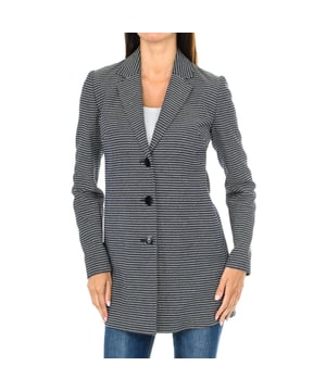 Jacket. 
 Navy colour 
 Lapel neck. 
 Button closure at the front. 
 Two side pockets. 
 Matching seams.
 Composition: 100% Cotton
 Care:
Washing instructions: 
 - Wash maximum at 30ºC. 
 - Iron at medium temperature, max. 110ºC. 
 - Lets you use a dryer. 
 - Do not use bleach. 
 - Does not support dry cleaning.