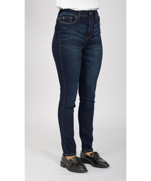 Diese Jeans von TeeShoppen ist sowohl elegant als auch bequem. TeeShoppen macht es Ihnen leicht, im Handumdrehen ein cooles Outfit zusammenzustellen. Finden Sie die perfekte Jeans, um sowohl Ihren Look als auch Ihre Garderobe zu vervollständigen. Hier sehen Sie Jeans in der Farbe Blau.

Welche Größe hat die Jeans? Jeans können in 15 verschiedenen Größen ausgewählt werden. Siehe und wählen Sie die Größe unter "Größe". Die Größen sind für Frauen angepasst.

Über TeeShoppen: Bei TeeShoppen haben wir unsere eigene Produktpalette entwickelt. Unser Sortiment umfasst einfache Kleidungsstücke, die wir selbst tragen möchten. Aber auch wenn die Kleidung einfach ist, haben wir keine Kompromisse bei der Qualität oder dem Design gemacht. Die Kleidungsstücke sind aus luxuriösen Materialien gefertigt, die angenehm zu tragen sind und sich für jede Gelegenheit stylen lassen. Suchen Sie einen Ort, an dem Sie zeitlose Kleidung für Männer und Frauen finden? Bei TeeShoppen zahlen Sie nicht für teure Marken und Kosten - nur für Qualität und Service. Und natürlich erweitern wir unser Sortiment ständig im Einklang mit der Mode, so dass Sie bei uns immer moderne Basiskleidung finden können.