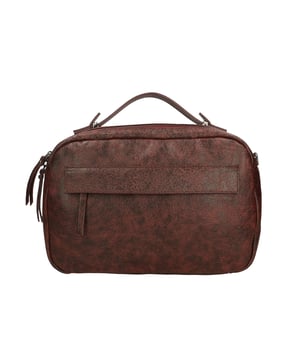 Bolso de mano unisex en piel genuina con efecto envejecido, bandolera ajustable extraíble. Interior forrado, 1 bolsillo con cremallera. Producto artesanal italiano. Hecho en Italia.