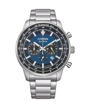 Deze Citizen Chronograaf Horloge voor Heren is het perfecte tijdpiece om te dragen of cadeau te geven. De zilveren 44 mm ronde kast in combinatie met de comfortabele zilveren roestvrijstalen horlogeband zorgt ervoor dat je deze verbluffende tijdmeter zonder compromissen kunt dragen. Aangedreven door een hoogwaardige Eco-Drive beweging en waterbestendig tot 10 bar, blijft je horloge tikken. Dit Eco-Drive horloge laadt zichzelf op in elk soort licht, zodat het voor altijd blijft functioneren. Dit Eco-Drive horloge vereist geen batterijvervanging, opladen of opwinden om constante werking te garanderen. Dit chronograafhorloge heeft een kalenderfunctie: datum, stopwatch, zonne-energie, 24-uursweergave, luminescente wijzers en luminescente cijfers. Hoogwaardige 21 cm lange en 21 mm brede zilveren roestvrijstalen band met een vouwsluiting met drukknop. Kastdiameter: 44 mm, kastdikte: 13 mm, kastkleur: zilver en wijzerplaatkleur: blauw.