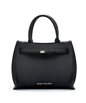Elegant, classic and stylish - these qualities combine the handbag Lambeth in black color from Victoria Hyde London. The golden details harmonize wonderfully with the black of the bag. The textured PU leather comes completely without animal components, but is inferior to real leather neither in appearance nor in quality. The handbag can be carried in the hand, as well as, thanks to the adjustable as well as removable strap over the shoulder or as a crossbody bag. A beautiful, royal handbag that adds elegance to any everyday as well as evening look. 

The handbag is also available in orange and leopard pattern.

Dimensions: 30 cm x 24 cm x 13 cm
Material：PU leather (vegan) and shantung silk