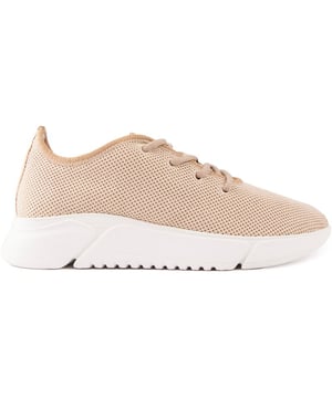 Omarm mode en sport met een geweten en bewandel de veganistische weg in deze veganistische Rumex runner-sneakers van V.GAN. De sportieve. lichtgewicht sneaker in hardloopstijl is PETA goedgekeurd en heeft een waterdicht gebreid bovenwerk gemaakt van gerecycled materiaal. duurzame en ethisch geproduceerde materialen. afgewerkt met het V.GAN-logo en tonale metalen oogjes. Dit is ethisch. veganistische mode op zijn best.