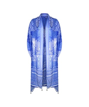 Inoa Exuma Bleu 1202119 Blauwe Lange Rectangulaire Sjaal. Toon je stijl met de Inoa Blauwe Sjaal. De flatterende print maakt het een tijdloos stuk voor je garderobe. Gemaakt van luxueuze stof, maak je met elke draagwijze een statement. Maak een statement met stijl! 100% Zijde, Blauwe Ontwerp. Rechthoekige Vorm, Middelgrote Sjaal. 100% Zijde. Stijl: Exuma Bleu 1202119 Sjaal