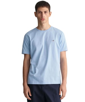 Gant Original T-Shirt is a classic crew-neck tee with logo embroidery on the chest. Feature Short Sleeves and a Crew Neckline. Crafted With 100% Cotton, these Lightweight and breathable Regular Fit T-shirts are Machine Washable.