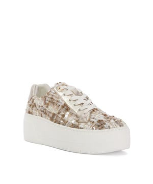 The first thing you'll notice about our Episode style is their statement platform sole. Designed with padded comfort cuffs and signature branding, these fashion-forward trainers are available in a variety of materials and finishes and include spare laces for extra versatility.