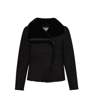 Ontdek het perfecte jack van schapenvacht dat stijl en warmte combineert. Dit item van geitenleer heeft een reverskraag, lange mouwen en een diagonale ritssluiting voor gemakkelijk dragen. Het casual maar veelzijdige ontwerp heeft zakken en zichtbare naden, waardoor hij perfect is voor koude dagen. Comfortabele zakken op de heuplijn. Voel je comfortabel en zie er elegant uit in deze bovenkleding.  Jas