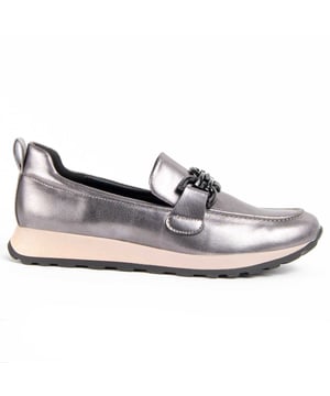 Mocasín casual para mujer. Calce cómodo. Plantilla acolchada de piel natural. Fabricado por otras marcas para nuestra marca.