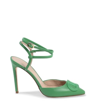 Color: Verde  
Material: 100% Cuero  
Hecho en Italia  
Forma del zapato: Tacón de aguja con puntas afiladas  
Presenta logo Dee en tono sobre tono  
Lazos en el tobillo  
Perfecto para salir de noche  
Mejor combinado con faldas cortas o midi  
100% CUERO