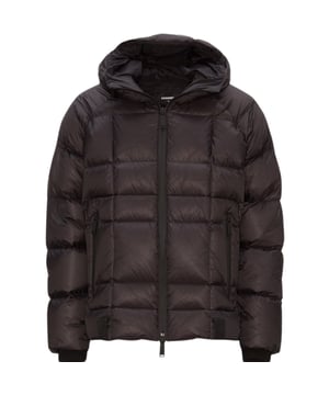 Trotseer de elementen in stijl met het Dsquared2 jack. Deze strakke jas is zo ontworpen dat hij prachtig staat bij bijna elke outfit. Maak een statement met een jas die er geweldig uitziet en je beschermt tegen de elementen, 100% polyamide, Vulling centrale ritssluiting: 90% eendendons, 10% veren, Normale pasvorm, Valt normaal qua maat, Grote gedrukte merknaam op de achterkant, Centraal Ritssluiting, donsjack met logoprint en capuchon