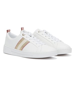 De Baily sneakers van Ted Baker zijn glam maar toch casual. Ze zijn gemaakt van leer en hebben een metallic webbing-detail aan de zijkant. Dit vrouwelijke paar staat geweldig bij off-duty looks of bij een mooie jurk voor een eigentijds accent.