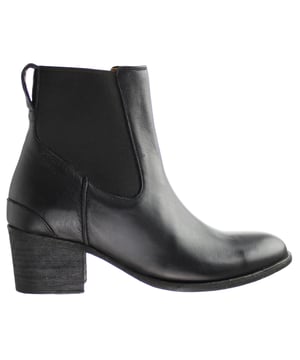 West Bound ofrece una nueva y emocionante dirección en Boots Western de rendimiento. Nuestra revolucionaria tecnología Shock Shield ™ absorbe el impacto del ataque del talón y, por lo tanto, minimiza la fatiga del pie. Una capa adicional de reducción de choque en el talón maximiza este efecto, asegurando una comodidad y soporte óptimos durante todo el día.
Shock Shield® difunde el impacto del golpe del talón para minimizar la fatiga
Energía extraíble MAX Isole anti-fatiga para la máxima comodidad
Duratread ™ suela para el máximo desgaste
Patrón de puntada de ocho filas