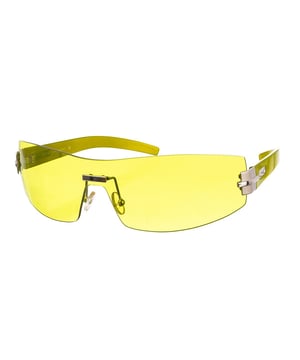 Gafas sol de mujer, de acetato sin montura 
Color verde.
Forma rectangular.
Lentes de color verde.
Aplicación metálica rectangular color plata en el puente.
Patillas de acetato en tono verde, con aplicación metálica incrustado con la marca grabado.
100% Protección UV. 
Cristales antirreflejo.
Incluye: Todos nuestros productos se envían en el interior de su estuche original, con los certificados de autenticidad y garantía. 
 
Más Información:
Medidas:
Alto lente: 41 mm.
Ancho lente: 162 mm.
Puente: 00 mm.
Patillas: 120 mm.
