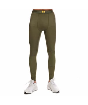 Lange herenpanty Skins Series-5.- Elastische tailleband met merkopdruk.- Mesh zak.- Reflecterend.- Vochtafvoerend.- Compressietechnologie, verbetert de spierondersteuning en stimuleert de bloedsomloop tijdens trainingen met hoge intensiteit.- 76% Nylon, 24% Elastan. Ref: SF00500010573.