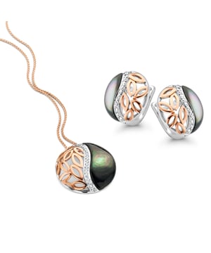 Dieses Orphelia-Set: Kettenanhänger + Ohrringe in Silber/Rosé ist aus allergiefreiem 925er Sterlingsilber höchster Qualität gefertigt. Das Orphelia „Unari“ Damen-Set aus 925er Sterlingsilber: Kettenanhänger + Ohrringe – Silber/Rosé SET-7112 wird in einer schönen Geschenkbox geliefert und hat eine zweijährige Garantie – das perfekte Geschenk, um sich selbst oder einen geliebten Menschen zu verwöhnen.