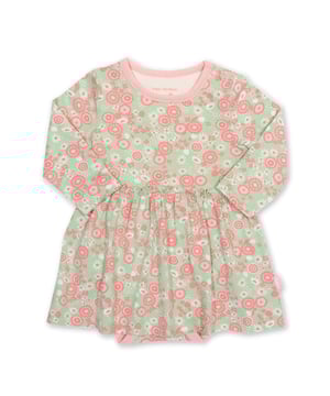 95% organic cotton 5% elastane | Proud to be certified by Control Union to the Global Organic Textile Standard (GOTS) | Baby love all-over print | Single jersey with a little bit of stretch | Combined bodysuit and dress | Popper crotch and shoulder opening | Long sleeved | Round neck | Baby pink binding | Made in Turkey | Machine washable at 40 degrees, or at 30 degrees to be kinder to the planet