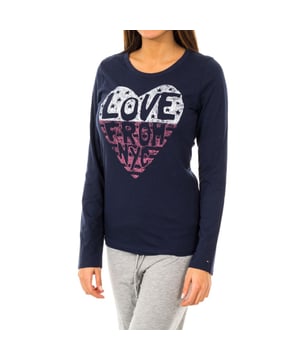 Tommy Hilfiger T-shirt met lange mouwen.
 Ronde hals, met geribde afwerking.
 Borduursel van het merklogo op een van de mouwen.
 Naden in toon zichtbaar.
 Samenstelling: 65% polyester, 35% katoen
 Onderhoud:
-Wassen op max. temperatuur. 40ºC.
 -Geen bleekmiddel gebruiken.
 -Ondersteunt chemisch reinigen.
 -Je kunt een droger gebruiken.
 -Strijken op max. temperatuur. 130ºC.