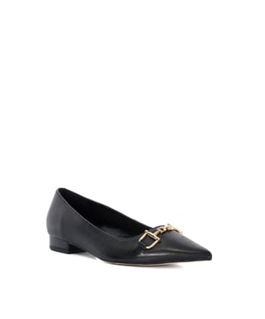 With a strong focus on stylish flats for the season ahead, Hillington has been designed to elevate your everyday. This pointed ballet flat profile features our bespoke 'mirror-D' snaffle trim and has been crafted from premium leather.
