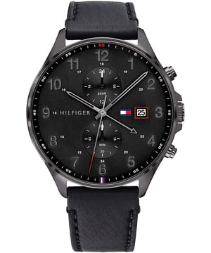Dit Tommy Hilfiger Heren horloge beschikt over een Quartz binnenwerk. De kast (44 mm mm) is vervaardigd uit RVS (Zwart) en heeft een Mineraalglas. De band is Zwart Leer. Dit horloge uit de Tommy Hilfiger West reeks is een mooi en tijdloos geschenk. Verras jezelf of iemand anders met dit cadeau. Bovendien geniet u hierbij van 2 jaar garantie tegen alle fabricagefouten.