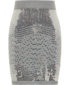 Oh là là! Met de fijn gebreide rok van myMo at night sprankel je door de feestnachten. De pailletten glinsteren aan de voorkant en het metallic garen schittert aan de achterkant. Een comfortabele, brede en elastische tailleband vernauwt niet maar versterkt de feeststemming. Stijlvol met pumps maar ook stoer met grove laarzen die nonchalant voor een trendy stijlbreuk zorgen.