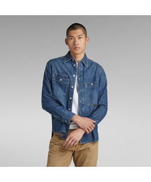 Shirtkraag. Lange mouwen met manchetten - verstelbare knoopsluiting. Borstzakken met knoop - binnenzak aan één kant, pencompartiment aan de andere kant. Plooien in de achternaad. Licht gebogen zoom. Knoopsluiting. Het shirt Nimes biedt borstzakken met een extra binnencompartiment. De mouwen zijn afgewerkt met dubbele knopen voor een strakkere manchette. 100% Katoen. Lichter gewicht 8 oz denim.