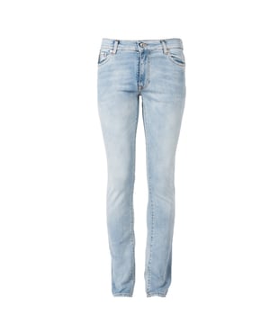 Dit getailleerde jeansmodel past perfect in de canon van tijdloze elegantie en is ook een comfortabele keuze om elke dag te dragen.

Deze jeans is comfortabel om te dragen dankzij de mid-rise taille, die zorgt voor een perfecte pasvorm in de taille, ongeacht het lichaamstype.

De taps toelopende pijpen garanderen een moderne look die de benen benadrukt zonder de bewegingsvrijheid te beperken, waardoor ze zowel stijlvol als functioneel zijn.

Een handige ritssluiting en een knoop met logo maken het niet alleen gemakkelijk om de broek aan te trekken, maar geven hem ook een uniek karakter dankzij het discreet geïntegreerde logo.

Drie zakken aan de voorkant en twee aan de achterkant bieden genoeg ruimte voor kleine benodigdheden, terwijl de broek er netjes blijft uitzien.

Een merkpatch op de achterzak is een discreet maar duidelijk accent dat het prestige en de authenticiteit van het product benadrukt.

Details die in een heldere draadkleur zijn genaaid geven de broek expressiviteit en laten zien hoeveel zorg er is besteed aan elk, zelfs het kleinste, afwerkingselement.

Gemaakt van hoogwaardige stof biedt deze jeans niet alleen duurzaamheid maar ook ongeëvenaard comfort.

Made in Italy, wat garandeert dat de broek is vervaardigd volgens de hoogste Europese normen op het gebied van kwaliteit en design.