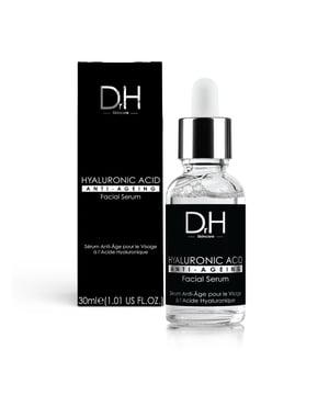 Das Dr H Anti-Ageing Hyaluronic Acid Facial Serum ist eine reine Schönheitsformel, die die Kraft von Hyaluronsäure, Allantoin und Aloe Vera kombiniert, um die Haut mit Feuchtigkeit zu versorgen, aufzupolstern und zu glätten. Dieses Serum verbessert das Hautbild, verkleinert die Poren und stärkt die natürliche Barriere der Haut, so dass Sie einen gesunden und strahlenden Teint erhalten.