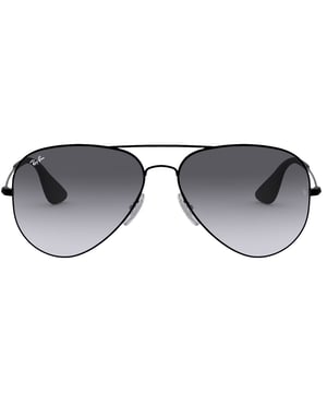 Unisex sunglasses from Ray-Ban that stand out for their iconic aviator design, combining style and functionality in a black metal frame.

 The lenses feature 100% UV protection and a modern touch that complements any style.

 The metal frame is lightweight and durable, while the adjustable nose pads ensure a comfortable, personalized fit.

 The Ray-Ban logo is engraved on one of the lenses, providing authenticity and distinction.

 They include a protective case and a cleaning cloth, ideal for keeping the glasses in perfect condition.
 Measures: Lens height: 50 mm, Lens width: 58 mm, Bridge: 14 mm, Temples: 140 mm
 Composition: Metal
 Care:
- Wash only with water or, if necessary, a mild soap.
 - Dry with a soft cloth to avoid scratches.
 - Avoid contact with harsh surfaces or abrasive liquids.