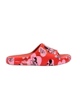 Put a dash of Disney in every step your little one takes with the new Mini Melissa Free Print Slide + Mickey. Extremely lightweight, the sandal has a print in 3DB and serigraphy, and a nylon fastener to ensure stability and comfort.