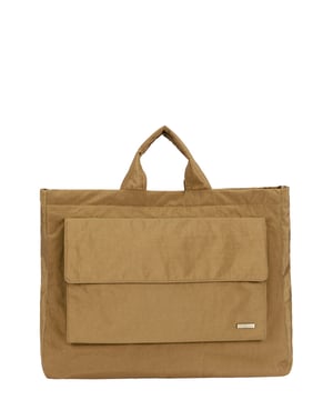 The Landscape Nylon Tote is the perfect commuter bag. With ample internal space and an oversized flap over zip pocket to the front, the bag features a comfortable padded carry handle and adjustable crossbody strap with clip off function. Features: , Zip top opening, Front oversized flap over zip pocket, Rear zip pocket, SMITH & CANOVA antique brass logo, Branded antique brass zips, Padded grab handle, Adjustable crossbody strap (detachable), Internal 15 inch padded laptop sleeve, Internal zip pocket, 2 Internal mobile phone slip pockets - fits normal and plus size smart phones, 3 Internal pen slip pockets Style Ref: 92683 TAN