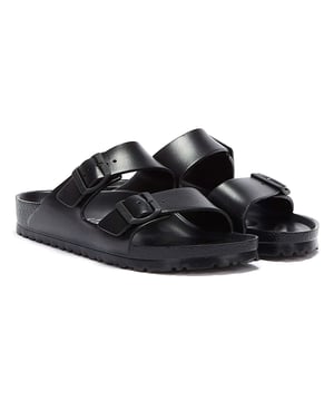 Las Birkenstock Arizona cuentan con dos correas ajustables para garantizar un ajuste cómodo y seguro. La plantilla contorneada 'anatomicamente correcta' y la barra para los dedos elevada apoyan la función de agarre de tus pies. Las sandalias Arizona de EVA tienen un ajuste más estrecho en comparación con otros estilos de Birkenstock.