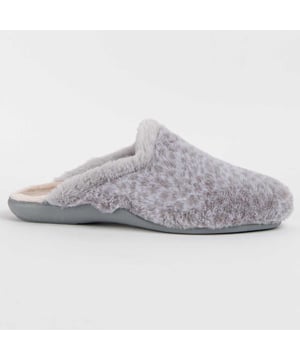 Hecho en España. Zapatilla de casa para mujer. Calce cómodo. Fabricada en materiales veganos. Fabricado por otras marcas para nuestra marca.