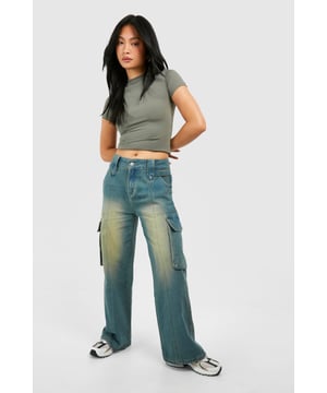Calling all you pocket rockets: boohoo's range of petite clothing is here to help you seriously up your style game this season. Our collection is designed for queens 5'3'' and under, and each piece has been cut to suit a smaller frame. From the perfect fitting petite dresses to dreamy petite jeans, cosy petite loungewear to petite coats, find the perfect fit with our collection. We've got all the new season petite styles just waiting to be added to your wardrobe, girl. Style: Cargo JeanFabric: DenimLength: RegularModel's height: 163cm / 5'4"
